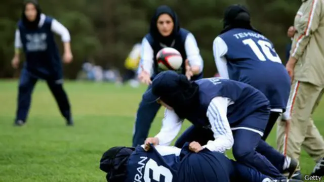 Иранские женщины играют в регби