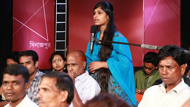 প্রশ্ন করছেন একজন দর্শক