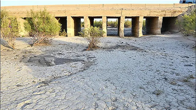 جریان آب در رودخانه هیرمند باعث آبگیری تالاب هامون  می‎شود
