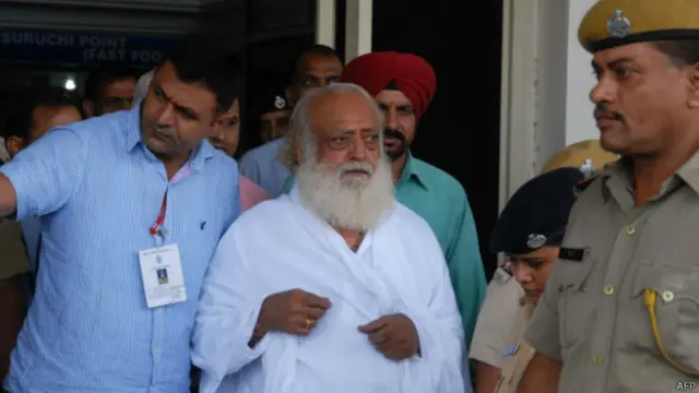 आसाराम के वकीलों की दलील सुनने के बाद अदालत बुधवार को अभियोजन पक्ष की दलील सुनेगी.