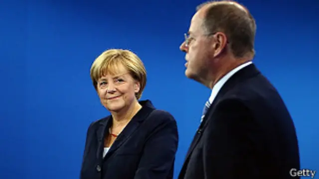 Bà Merkel có thể sẽ phải liên minh với đối thủ Peer Steinbrueck 