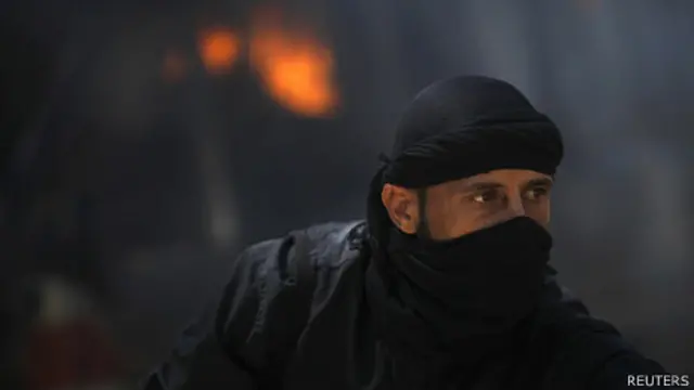 مسلحو القاعدة