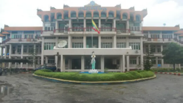 ရခိုင် လွှတ်တော် အဆောက်အဦကို မြင်တွေ့ရပုံ