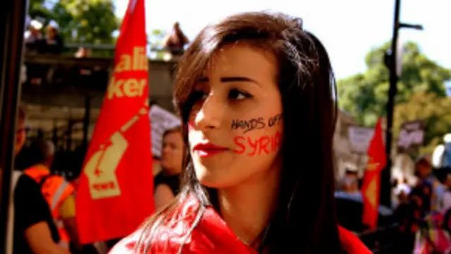 ब्रिटेन की जनता सीरिया में सैन्य कार्रवाई का विरोध कर रही है. 