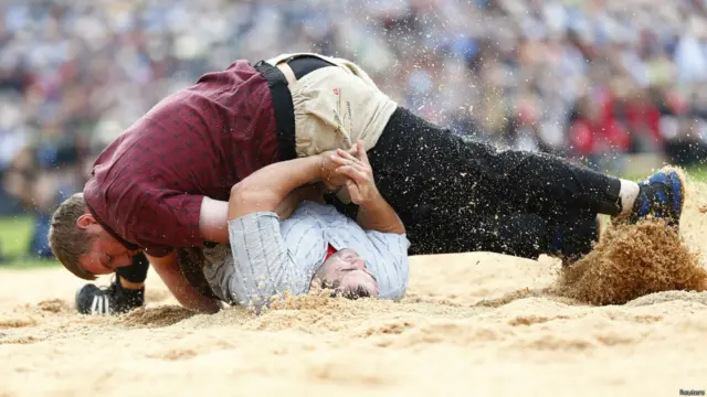 स्विट्ज़रलैंड में कुश्ती प्रतियोगिता