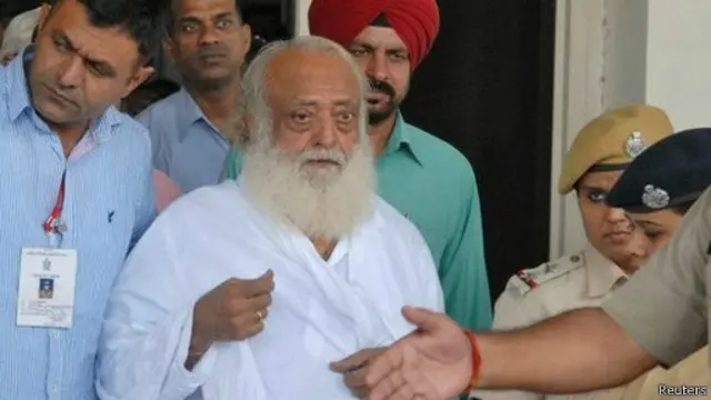 मीडिया के ख़िलाफ़ आसाराम समर्थकों ने छेड़ी मुहिम - BBC News हिंदी