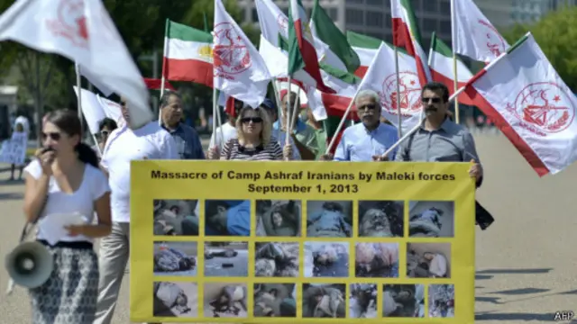 تجمع در مقابل کاخ سفید در اعتراض به واقعه خونین  کمپ اشرف