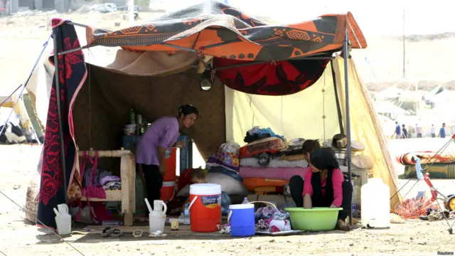 सीरिया में पलायन को मजबूर लोग