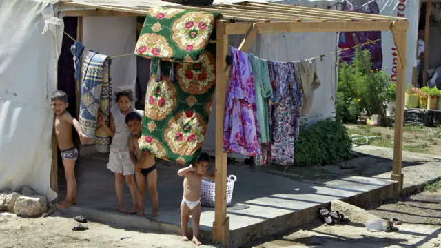 सीरिया में पलायन को मजबूर लोग