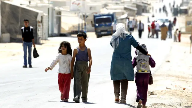 सीरिया में पलायन को मजबूर लोग