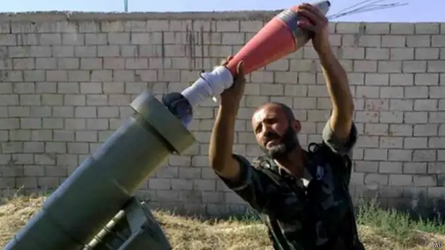 सीरिया के एलप्पो शहर में एक सैनिक