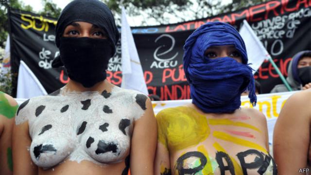 Manifestantes apoiam causa dos camponeses | Foto: AFP