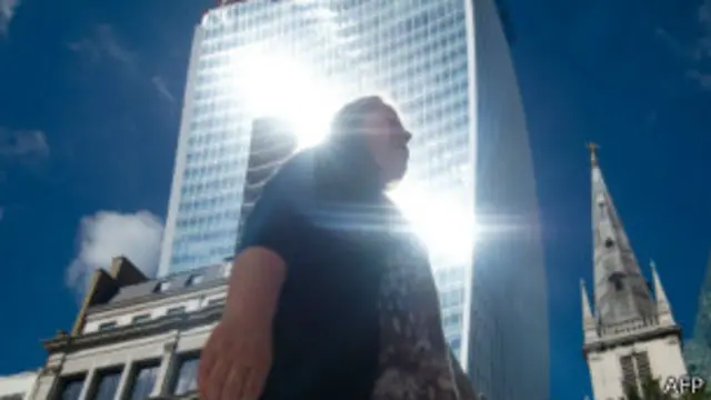 大樓外牆反光厲害，已經招致人們關注