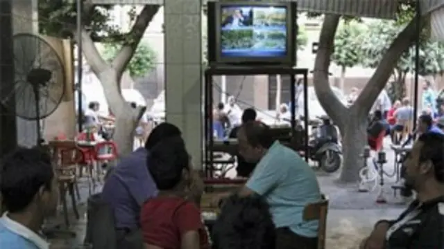 حکام کے مطابق الجزیرہ مبشر مسر ٹی وی چینل نے مرسی کی برطرفی پر تعصب پر مبنی رپورٹنگ کی