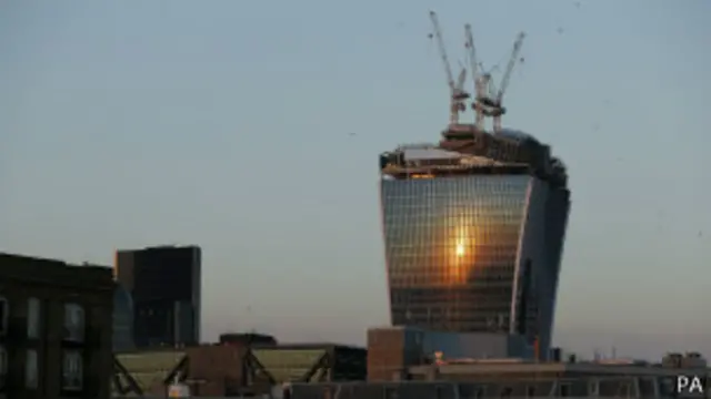 Rascacielos apodado "Walkie Talkie" en Londres