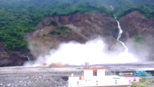 چین میں عام طور پر شدید بارش اور سیلاب کے نتیجے میں مٹی کے تودے گرنے کے واقعات رونما ہوتے ہیں