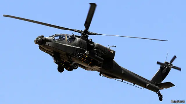 شنت الغارات طائرات من طراز اباتشي