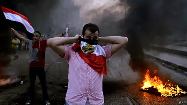 يطالب أنصار مرسي بعودته إلى سدة الحكم