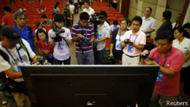 中国当局最近下令所有官媒记者参加马克思主义教育课程。 