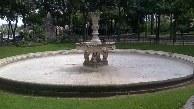 Plaza de Salvador Allende en París