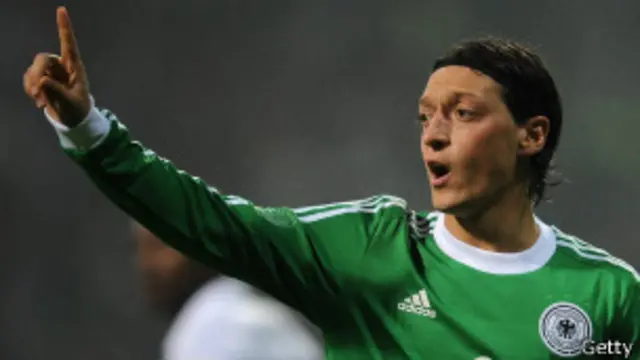 اوزيل من أبرز المواهب الشابة في أوروبا