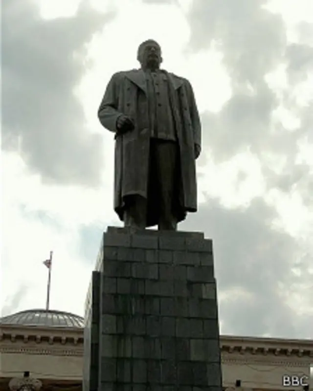 Памятник Сталину в Гори