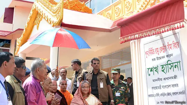 রামুতে ক্ষতিগ্রস্ত বৌদ্ধ মন্দিরগুলো পুননির্মাণের পর সেগুলো উদ্বোধন করেছেন প্রধানমন্ত্রী শেখ হাসিনা