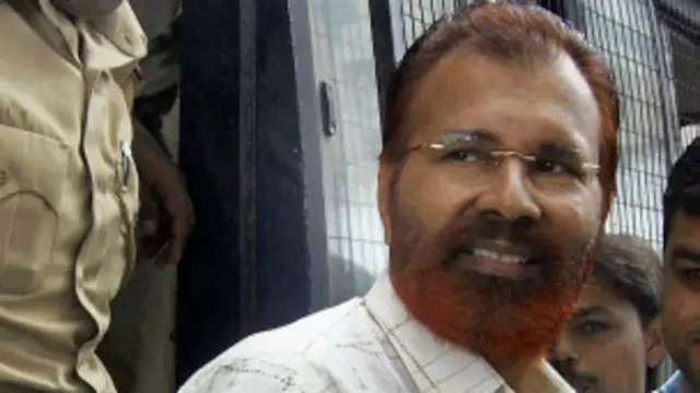 पुलिस अधिकारियों के दिए बयानों के मुताबिक सिंघल और डीजी वंज़ारा में 'इशरत की हत्या' को लेकर मतभेद था.