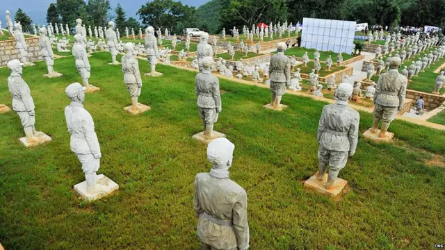 雲南龍陵松山戰役雕塑群（中新社圖片3/9/2013）