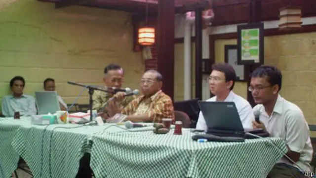 Basuki Purnama dalam sebuah acara bersama mendiang Abdurrahman Wahid alias Gus Dur. 