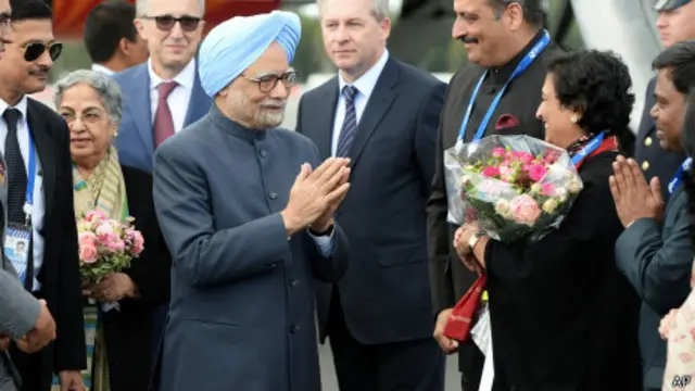 Manmohan Singh chega em São Petersburgo. Foto: AP