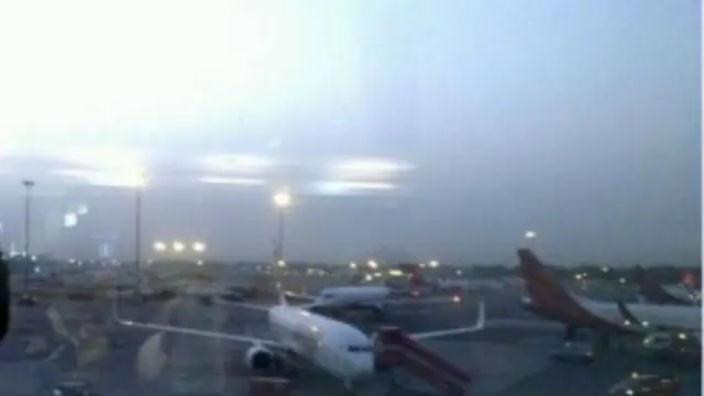 در فرودگاه مالزی مثل اینکه بخت با من یار نبود و پلیس مرا اجازه ورود به مالزی نداد و از فرودگاه مالزی دوباره به کابل برگرداند