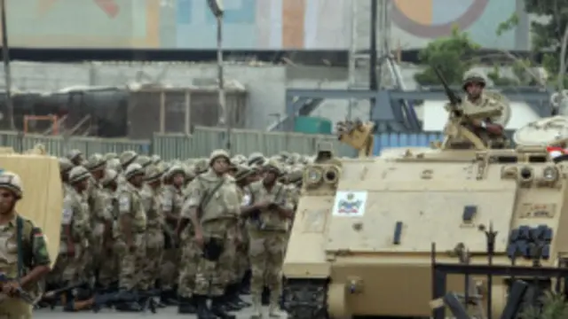 يشمل التجميد جزءا من مساعدات أمريكا العسكرية المقدمة إلى الجيش المصري