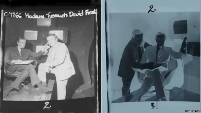 ڈیوڈ فراسٹ میڈم تساؤ میں اپنے مجسمے کے ہمراہ