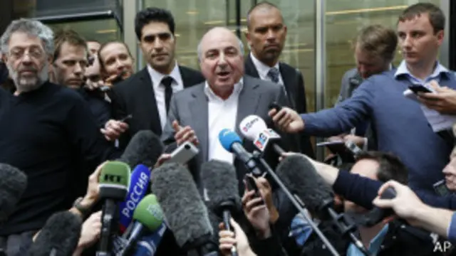 Березовский у здания суда