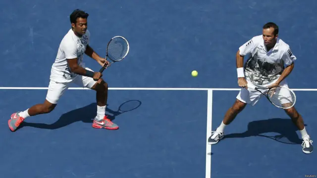 यूएस ओपन में पुरुषों के डबल्स के सेमी फ़ाइनल में भारत के लिएंडर पेस और चेक गणराज्य के राडेक स्टेपानेक की जोड़ी अमरीका के माइक और बॉब ब्रायन के सामने थी.