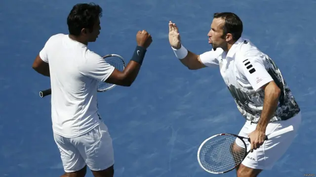 दूसरे सेट में दोनों ने ज़बरदस्त शुरुआत की. दोनों का तालमेल देखते ही बन रहा था.