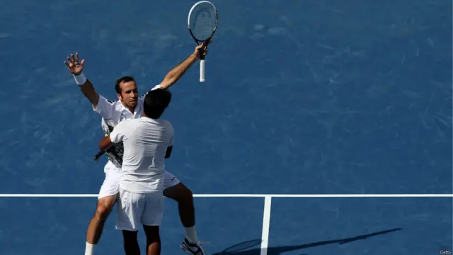 लेकिन पेस और स्टेपानेक ने तीसरा सेट 6-4 से जीत लिया और फ़ाइनल में जगह बनाई