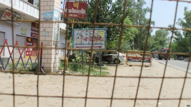 कवाल गाँव में सन्नाटा