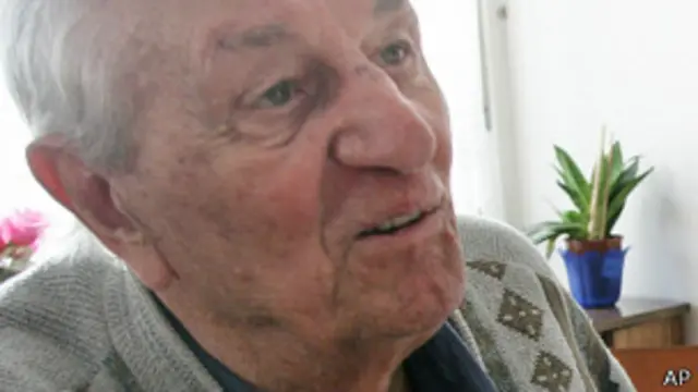 Mish umrining oxirigacha Gitlerga sodiq qoldi