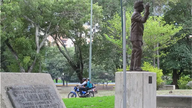 Estatua de Salvador Allende. Foto: Elyxandro Cegarra