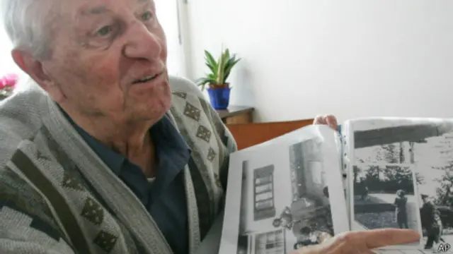 روخوس میش، محافظ هیتلر و آخرین بازمانده از کسانی بود که شاهد خودکشی او بودند