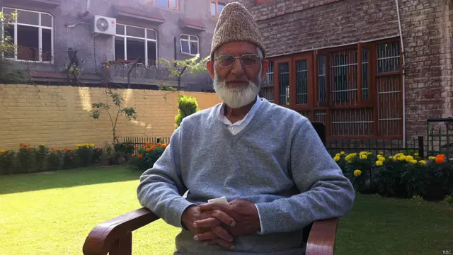 शनिवार को सुरक्षा व्यवस्था और कड़ी हो सकती है. हुर्रियत नेता सैय्यद अली शाह गिलानी ने कहा कि संगीत से शांति का ज़ुबीन का पैगाम बकवास है.