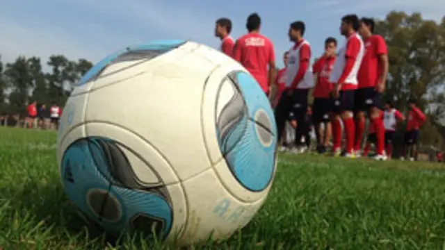 Entrenamiento de un equipo de fútbol en Argentina