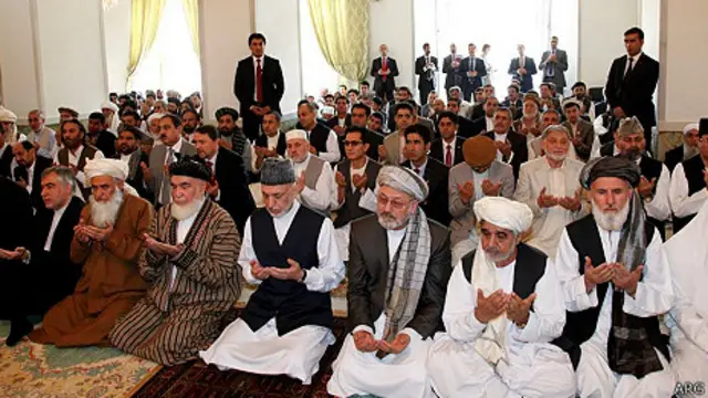 حامدکرزی بارها بر برگزاری انتخابات و انتقال سیاسی قدرت تاکید کرده است