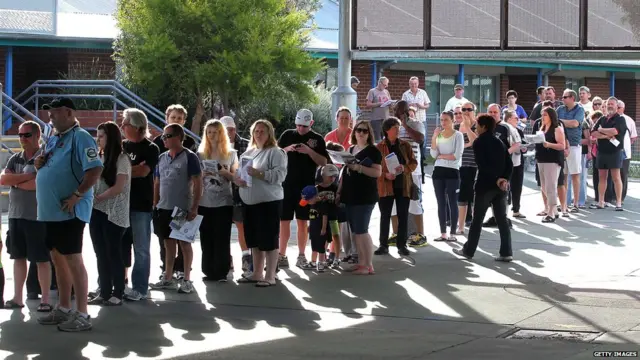 新南威爾士州戈斯福德市某票站外選民排隊等候投票（7/9/2013）