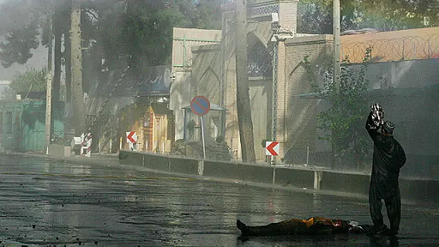 پلیس گفته معترضان قصد حمله به کنسولگری ایران را داشتند