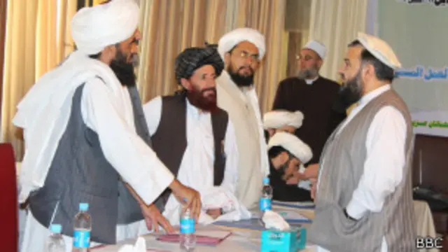 بر اساس آمار وزارت حج و اوقاف ۱۲۰ هزار مسجد در افغانستان فعال است که توسط ۲۴۰ هزار ملا و موذن رهبری می‌شود