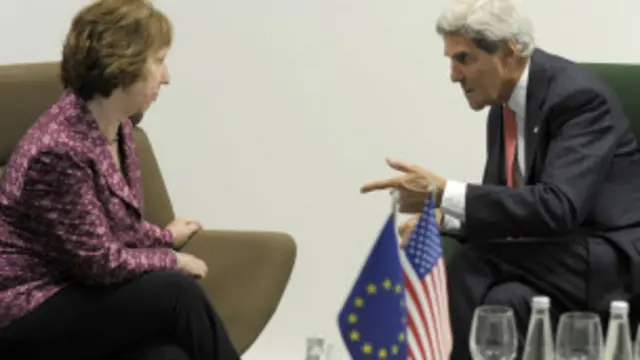 كان كيري يجري محادثات في لندن مع كاثرين اشتون مسؤولة السياسة الخارجية في الاتحاد الاوربي