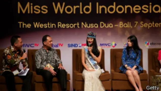 Seorang peserta Miss World 2013 yang digelar di Bali.